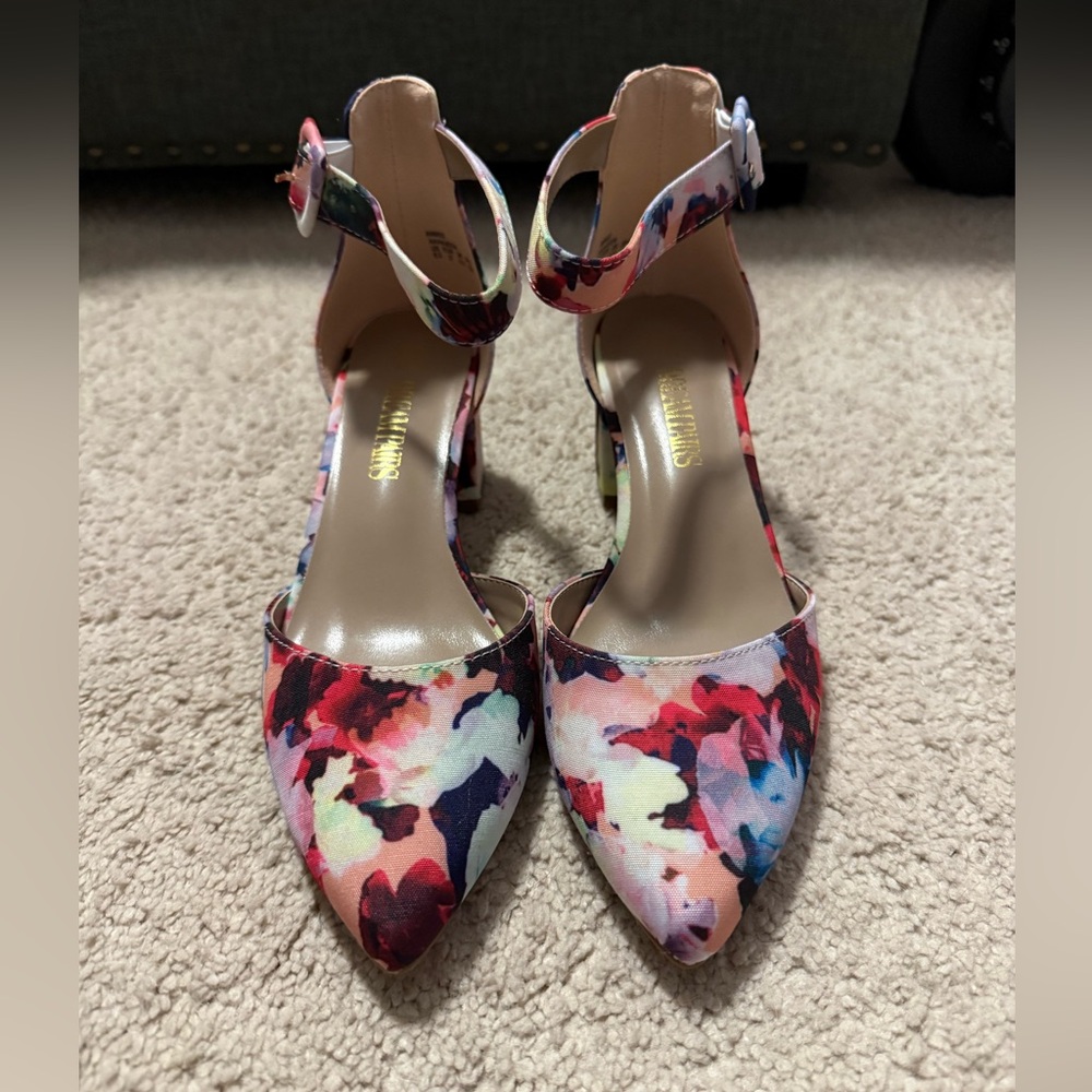 NWT Dream Pairs Floral Point Heels
